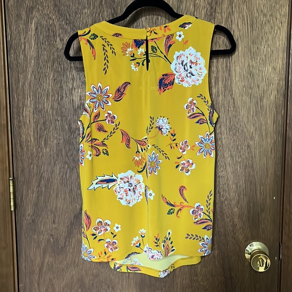 NWT beaded neckline sleeveless top - Picture 4 of 6